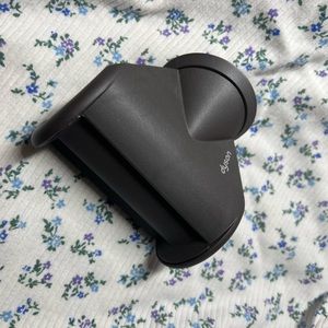 Dyson supersonic flyaway attachment.